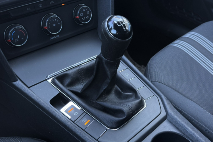 大众 凌渡 2018款 230TSI 手动风尚版局部细节18