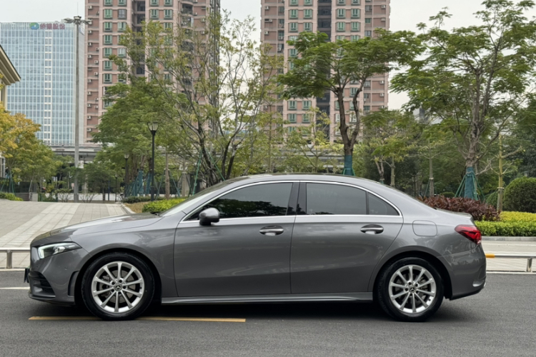 奔驰A级 2021款 A 200 L 运动轿车动感型车身外观6002