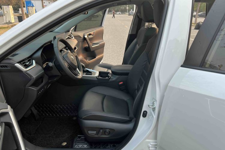 丰田 RAV4荣放 2023款 2.0L CVT两驱风尚Plus版中控内饰7004