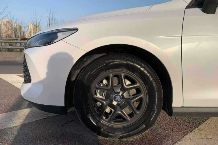 比亚迪 秦PLUS 2025款 DM-i 智驾版 55KM领先型车身外观6008