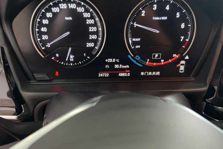 宝马1系 2021款 改款 120i M运动版中控内饰15