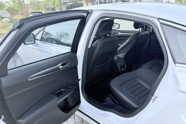 福特 蒙迪欧 2020款 EcoBoost 180 时尚型中控内饰7007