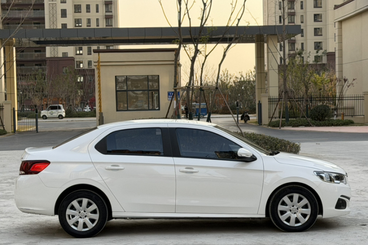 标致301 2017款 1.6L 自动舒适版车身外观6002