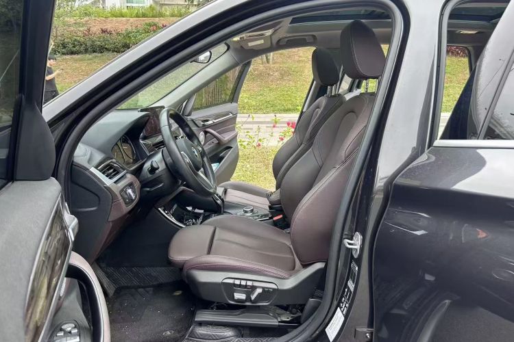 宝马X1 2022款 xDrive25Li 尊享型中控内饰7004