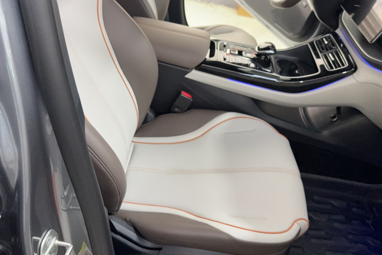 比亚迪 秦PLUS 2023款 冠军版 DM-i 120KM卓越型局部细节41