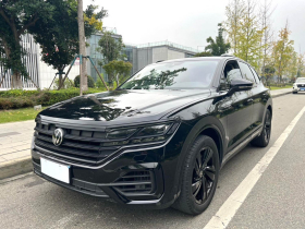 大众 途锐 2022款 3.0TSI 锐享版 曜黑运动套装