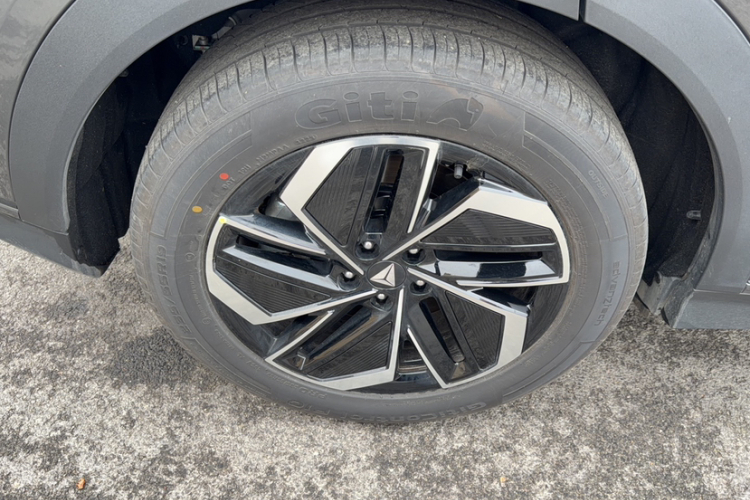 深蓝汽车 深蓝S07 2026款 300Ultra 华为乾崑ADS SE版车身外观6008