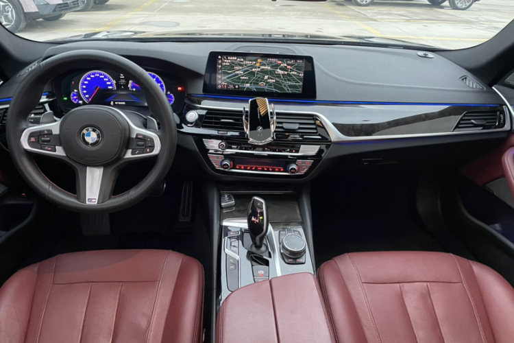 宝马5系 2019款 改款 530Li 尊享型 M运动套装中控内饰7002