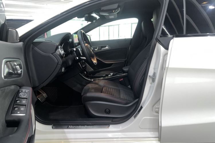奔驰CLA 2016款 改款 CLA 220 4MATIC中控内饰7009