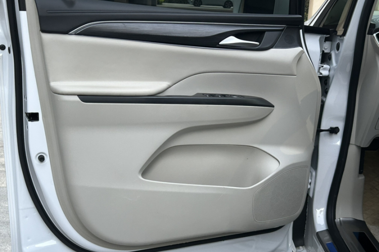 别克GL8 2023款 ES陆尊 舒适型中控内饰7003