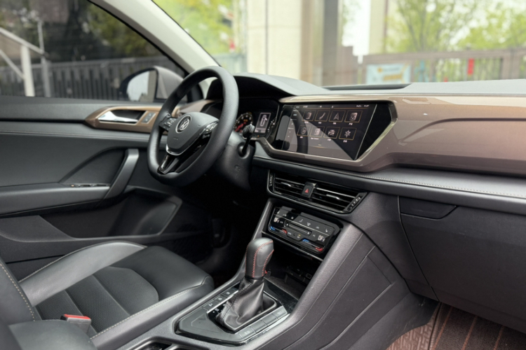 大众 途岳 2020款 280TSI 两驱豪华版PLUS 国VI中控内饰7002