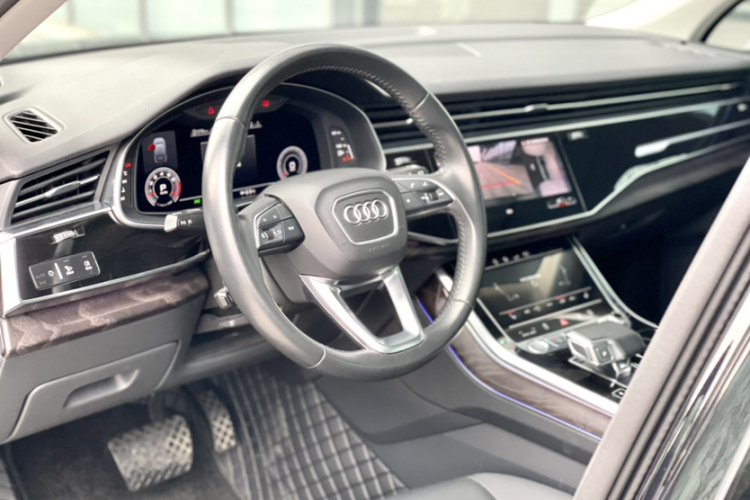 奥迪Q7 2020款 55 TFSI quattro S line运动型中控内饰7002