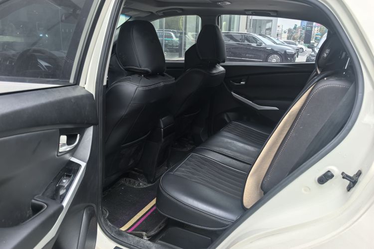 双龙 柯兰多 2014款 2.0L 汽油两驱自动精英导航版中控内饰7003