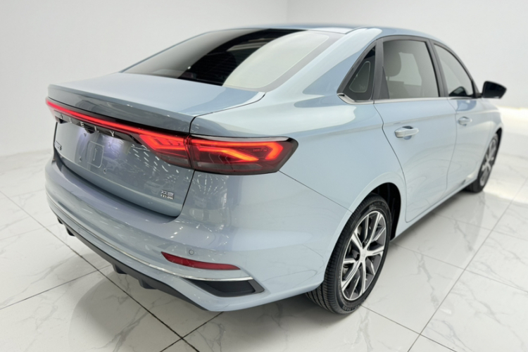 吉利汽车 帝豪 2023款 第4代冠军版 1.5L CVT尊贵型车身外观6004