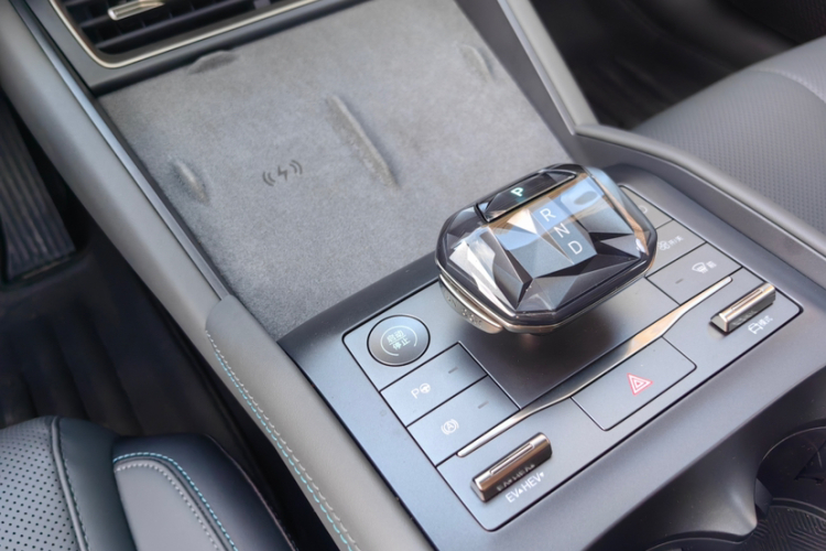 比亚迪 秦L 2025款 DM-i 智驾版 120KM超越型中控内饰7011