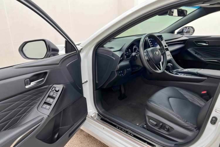 丰田 亚洲龙 2019款 双擎 2.5L XLE尊贵版 国VI中控内饰7004