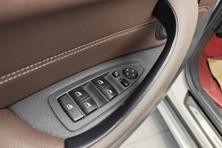 宝马X1 2018款 sDrive18Li 尊享型中控内饰7010