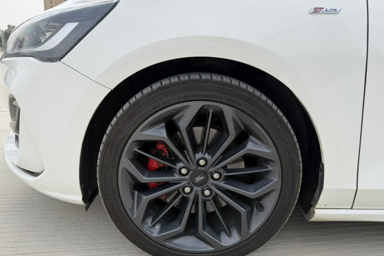 福特 福克斯 2022款 三厢 EcoBoost 180 自动ST Line车身外观6004