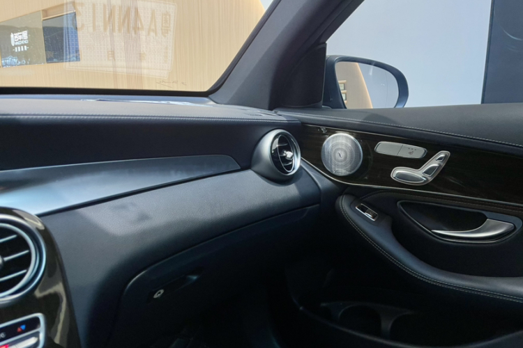 奔驰GLC 2019款 GLC 260 L 4MATIC 动感型中控内饰7011