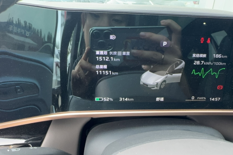 红旗EH7 2024款 760 Pro+ 四驱版中控内饰15