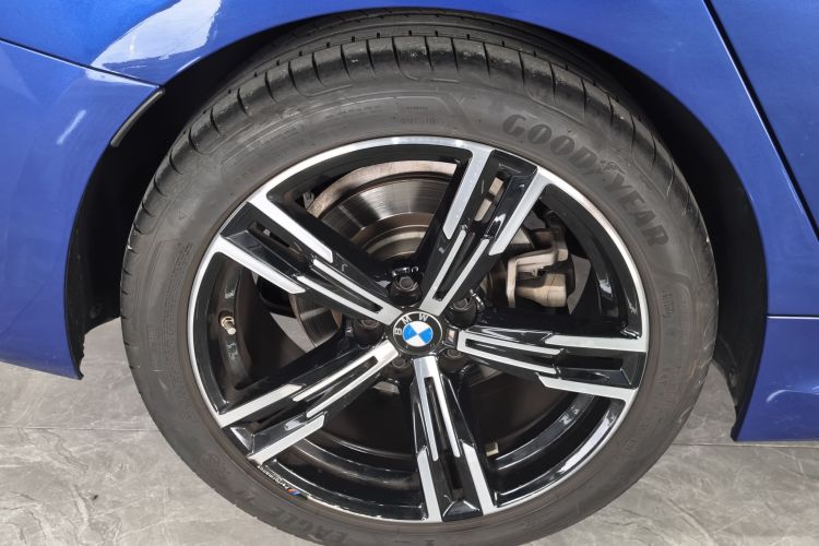 宝马3系 2022款 325i M运动曜夜套装车身外观6004