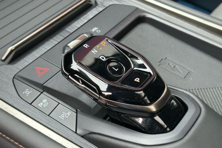 福特 2023款 锐界L 2.0T EcoBoost E混动四驱七座至尊型局部细节18