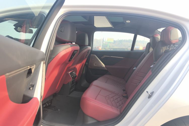 宝马5系 2024款 530Li 尊享型 M运动套装中控内饰7004