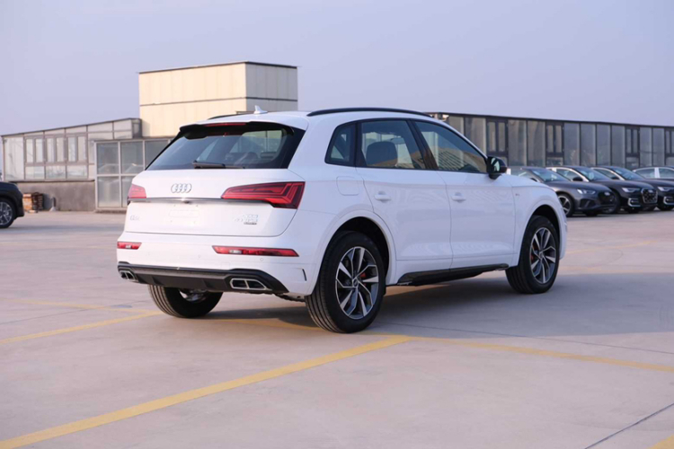 奥迪Q5L 2025款 45周年典藏版 40 TFSI 豪华动感型车身外观6007