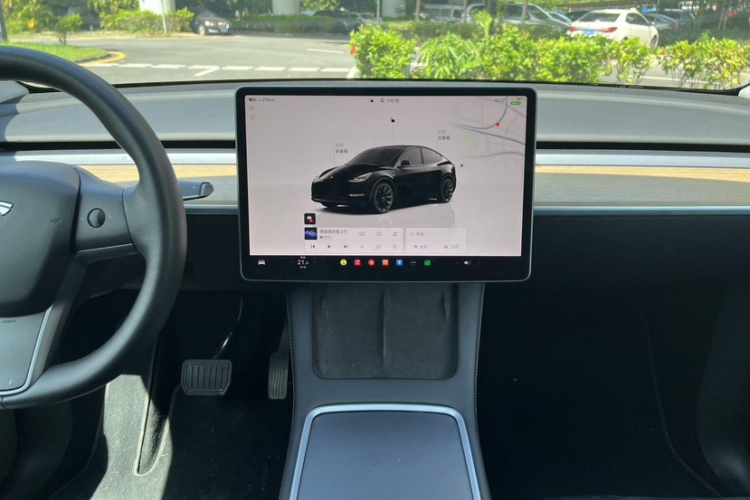 特斯拉 Model Y 2022款 长续航全轮驱动版中控内饰7003
