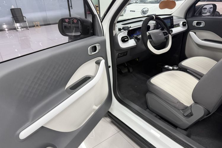 吉利银河 2025款 210km 熊猫卡丁中控内饰7004