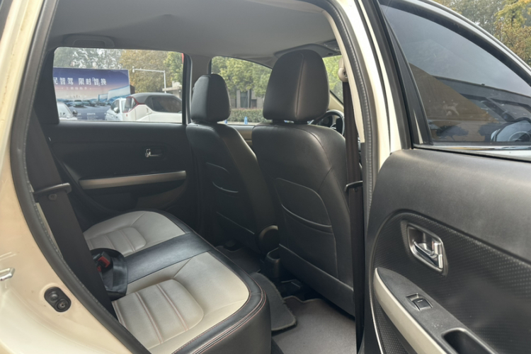 长城M4 2014款 1.5L 手动豪华型中控内饰7004