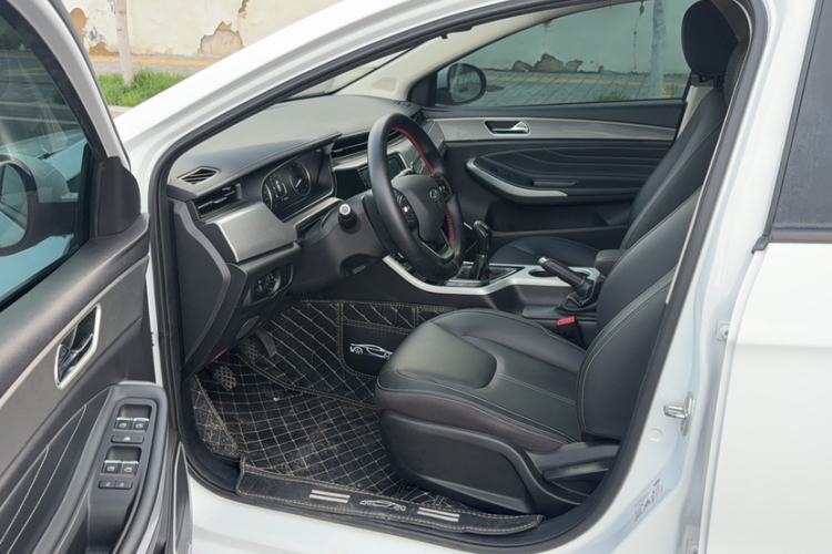 奇瑞 艾瑞泽5 2019款 改款PRO 1.5L 手动青春版 国VI中控内饰7001