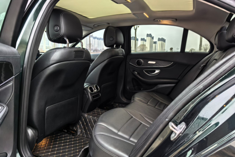 奔驰C级 2019款 C 260 L 运动版中控内饰7002