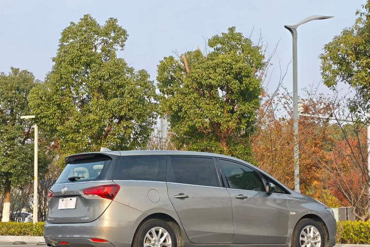 别克GL6 2019款 18T 6座精英型 国VI车身外观6011