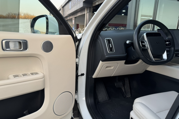 理想汽车 理想L7 2023款 Pro中控内饰7015