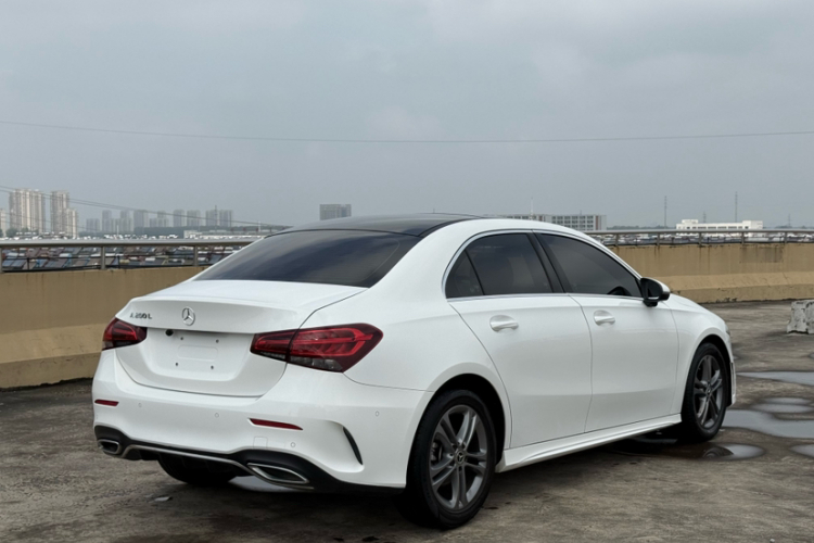 奔驰A级 2021款 A 180 L 运动轿车车身外观6006