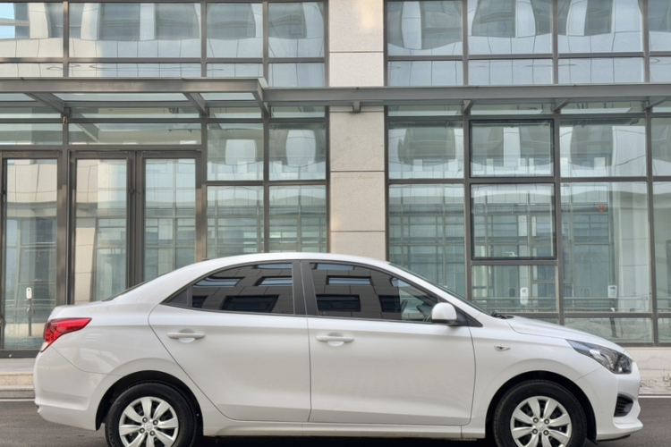 现代 瑞纳 2020款 1.4L 手动GL焕新版车身外观6006