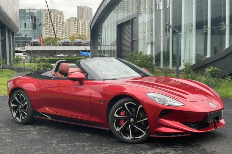 名爵 MG Cyberster 2024款 520km 传奇四驱版车身外观6004