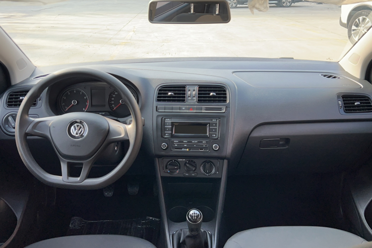 大众 Polo 2016款 1.4L 手动风尚型中控内饰7005