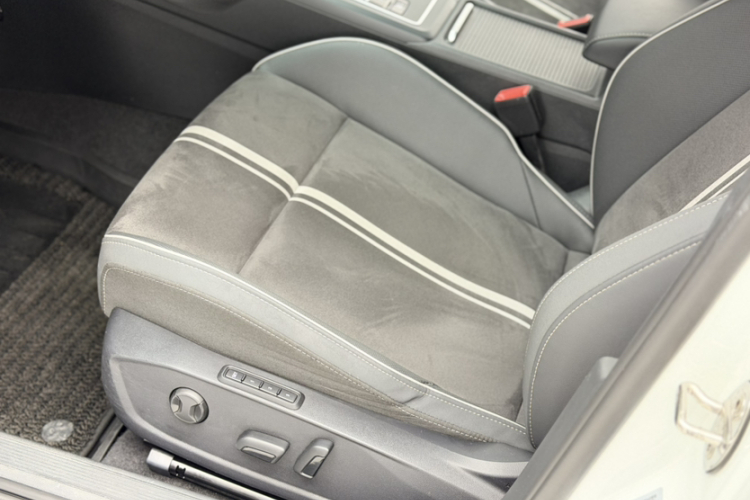 大众 高尔夫 2023款 280TSI DSG R-Line Lite局部细节19