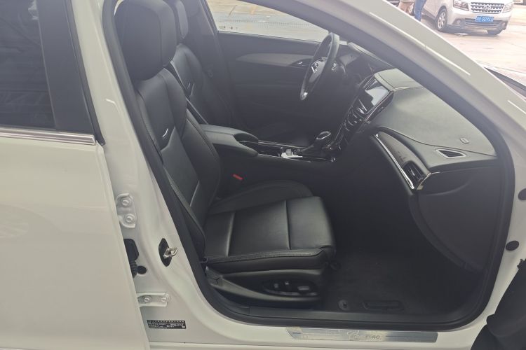 凯迪拉克ATS-L 2017款 28T 时尚型中控内饰7010