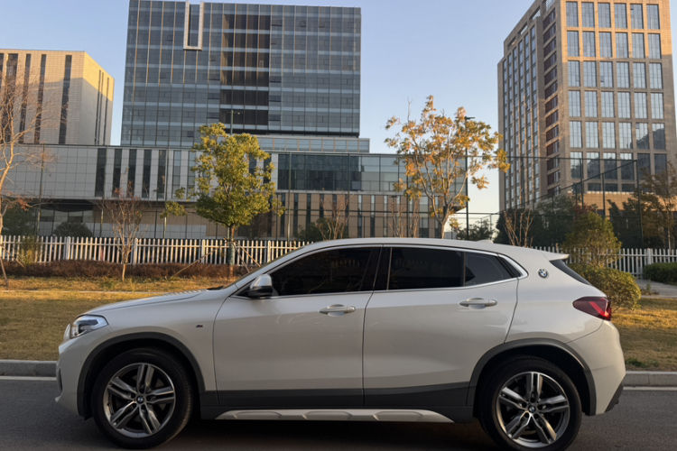 宝马X2 2020款 sDrive25i 领先型M越野套装车身外观6004