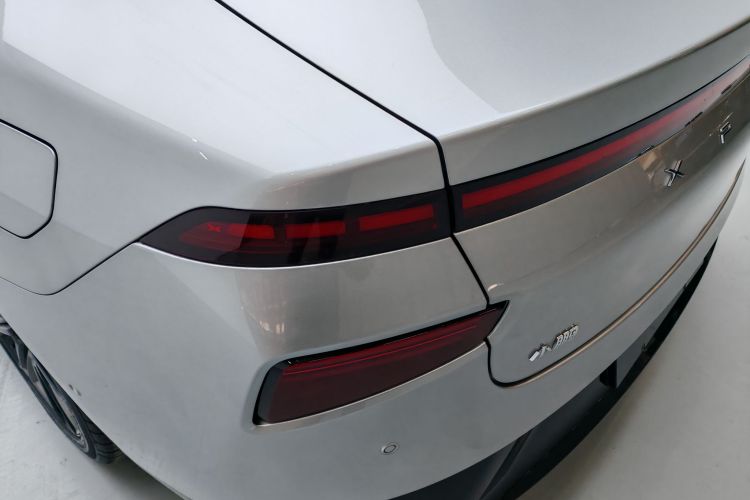 小鹏P7 2022款 670E+车身外观6007