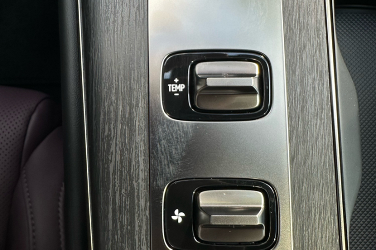 小米汽车 小米SU7 2024款 后驱长续航智驾版中控内饰7003