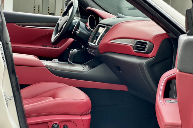 玛莎拉蒂 Levante 2018款 3.0T 豪华杰尼亚版局部细节41