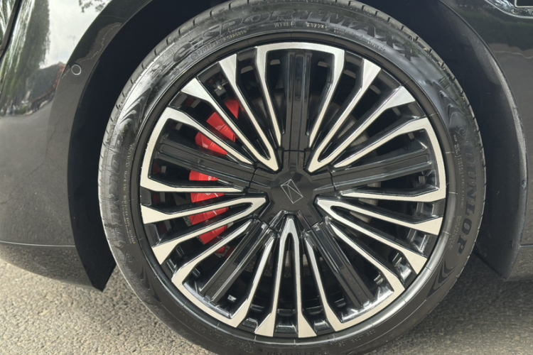 阿维塔12 2025款 Ultra增程版车身外观6004