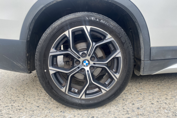 宝马X1 2020款 sDrive20Li 尊享型车身外观6008