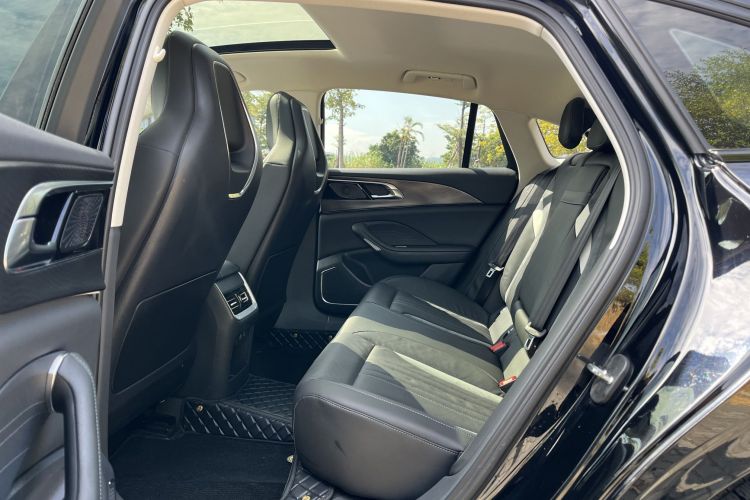 红旗H6 2023款 2.0T 致逸版中控内饰7004