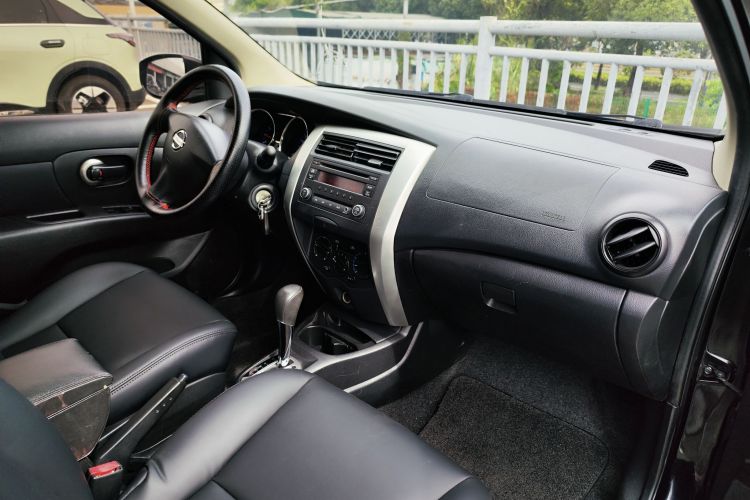 日产 骊威 2013款 1.6XE CVT舒适版中控内饰7002