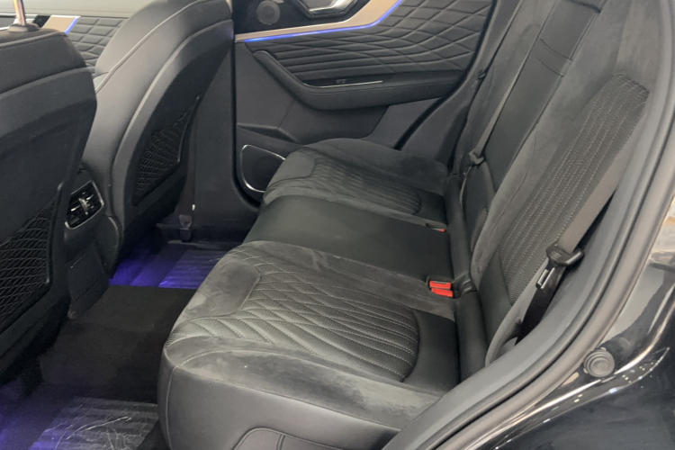 红旗HS5 2022款 改款 2.0T 智联旗享版中控内饰7010